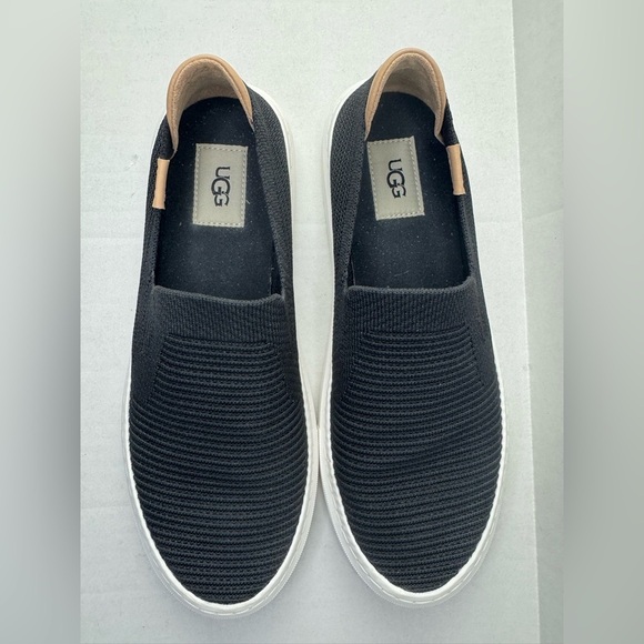 UGG Women’s Sammy Sz 9 Slip-on Sneaker Navy Blue Ribbed Knit. main image 8